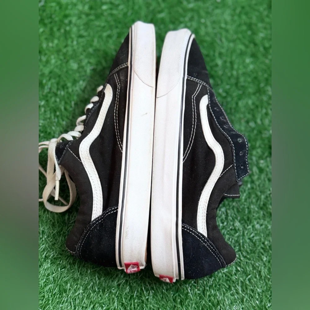 Vans Unisex Black‎ and White Sneakers Size M-9.5 W-11